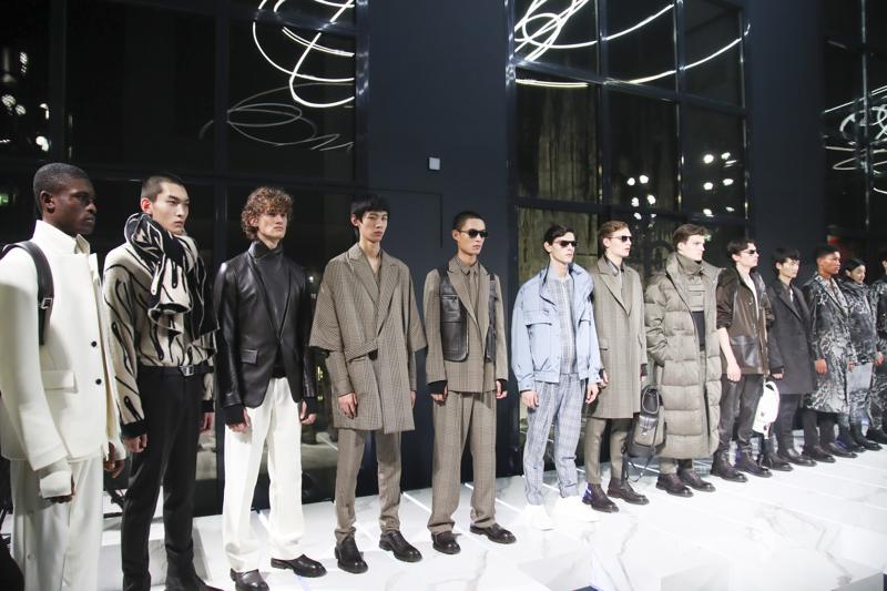 Il retro-futurismo di Kb Hong sfila a Milano in uno show innovativo