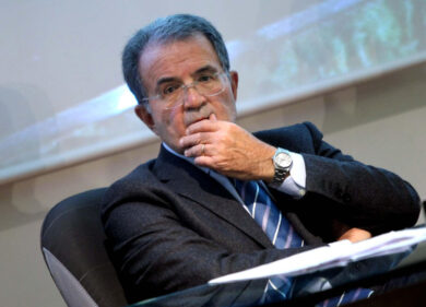 Prodi al Pd: “Basta con il partito club da dieci persone”