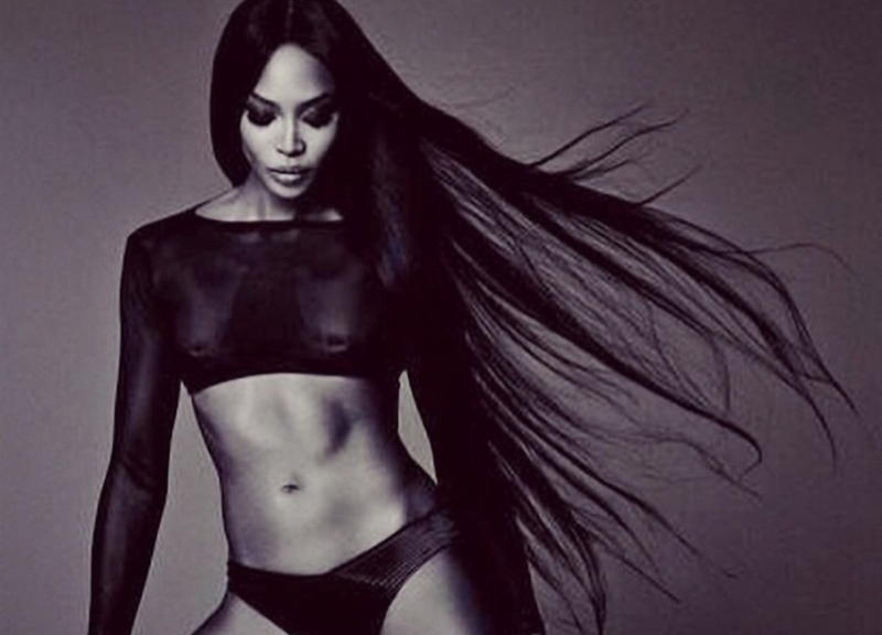 Naomi Campbell senza reggiseno incanta Instagram: è stupenda. FOTO