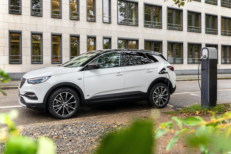 Opel presenta la Grandland X Hybrid Plug-in con trazione anteriore