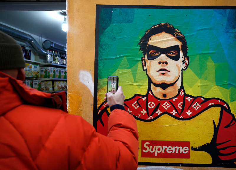 Zaniolo Superman, il giocatore della Roma diventa un murales con Trump e Obama Zaniolo Superman, il giocatore della Roma diventa un murales con Trump e Obama