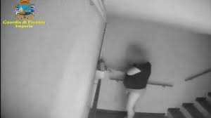 Furbetti del cartellino, Sanremo: tra i 10 assolti il vigile in mutande