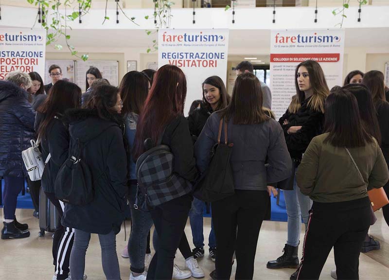 Fare turismo, come orientare e formare i giovani per l’industria turistica Fare turismo, come orientare e formare i giovani per l’industria turistica