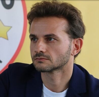 Degli Angeli (M5S) citofona in via Bellerio: “Li avete voi i 49 milioni?”