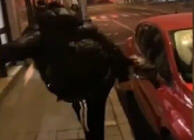 Sondrio, calci alle auto e video su Instagram: cinque giovani denunciati