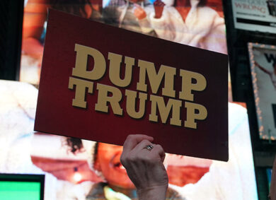 Impeachment Trump, no alle nuove prove. Clinton: “Io coi Dem, persino Sanders”