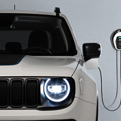 Jeep viaggia nel futuro con la versione ibrida di Renegade e Compass
