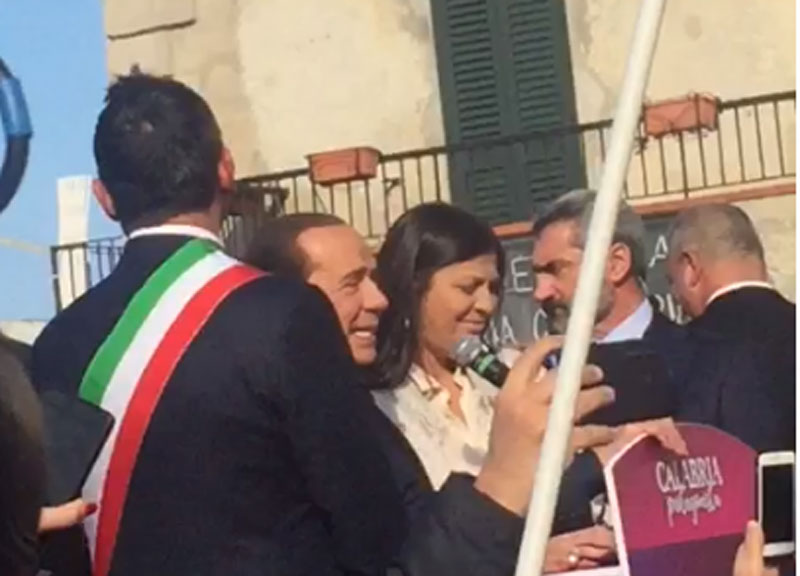 Calabria, Berlusconi presenta Santelli: “In 26 anni non me l’ha mai data” Calabria, Berlusconi presenta Santelli: “In 26 anni non me l’ha mai data”