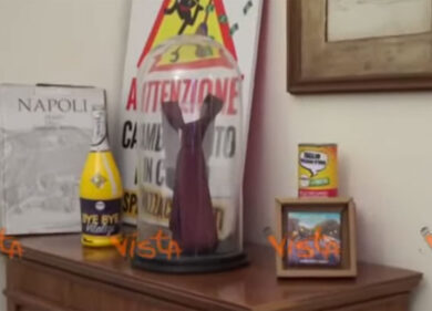 M5s, cravatta di Di Maio nella teca dei ricordi 5s negli uffici della Camera
