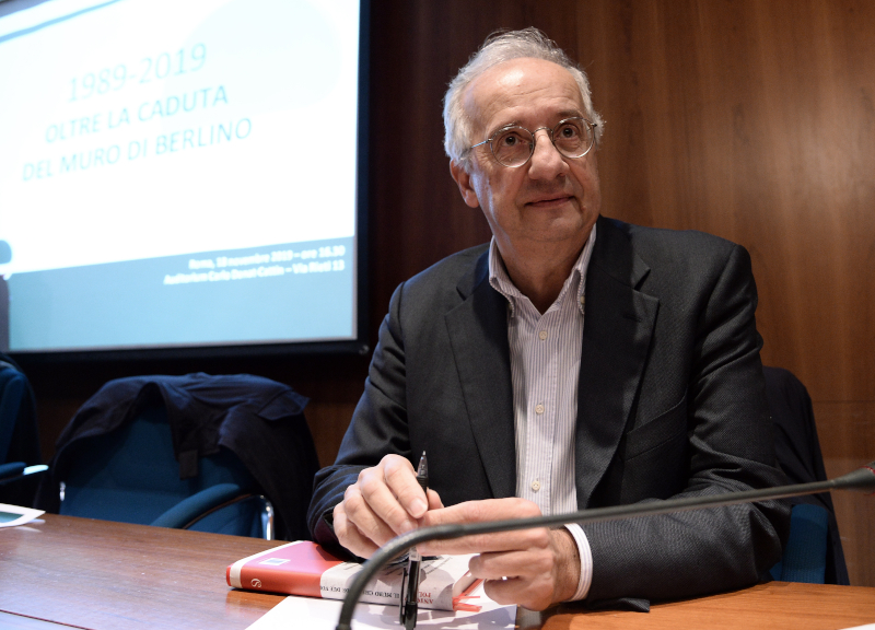 Veltroni dirige De André e la Pfm: è il regista de “Il concerto ritrovato” Veltroni dirige De André e la Pfm: è il regista de “Il concerto ritrovato”