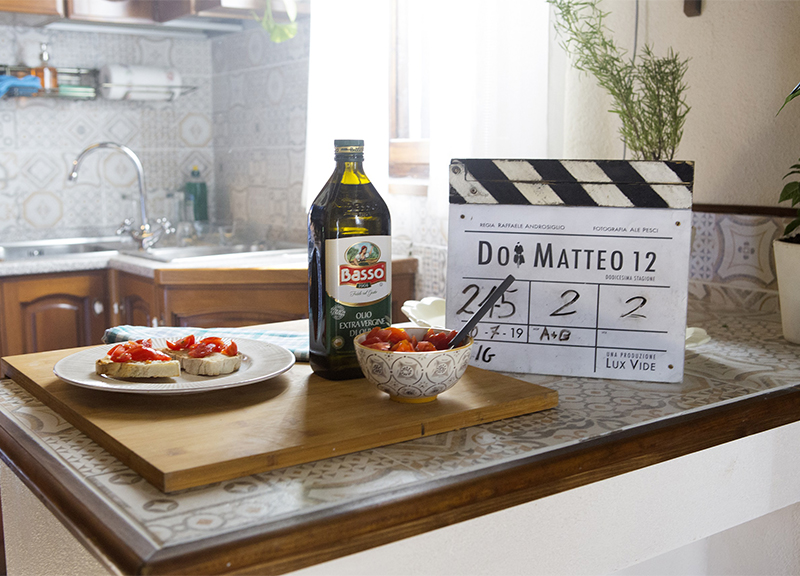 Dalla verde Irpinia, l’Olio Basso arriva fin sulla tavola di “Don Matteo 12” Dalla verde Irpinia, l’Olio Basso arriva fin sulla tavola di “Don Matteo 12”