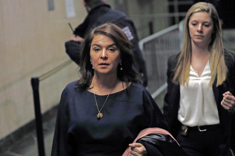 Processo Weinstein, Annabella Sciorra racconta in aula: “Mi stuprò a casa mia”