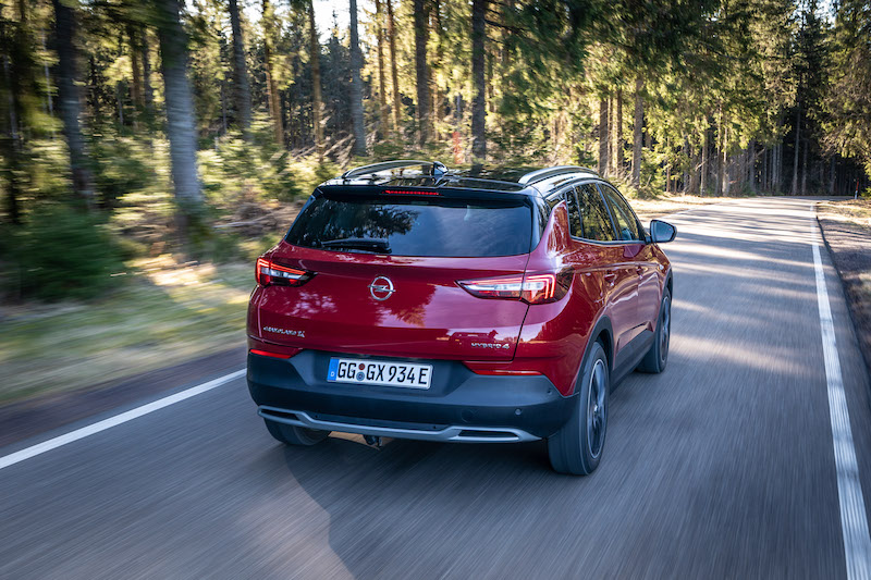 Grandland X Hybrid4, il primo ibrido di Opel Grandland X Hybrid4, il primo ibrido di Opel