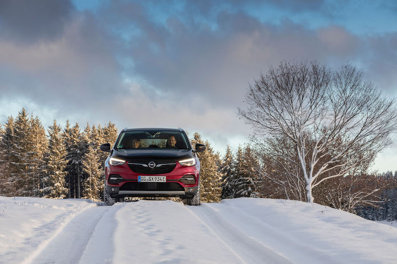 Grandland X Hybrid4, il primo ibrido di Opel Grandland X Hybrid4, il primo ibrido di Opel