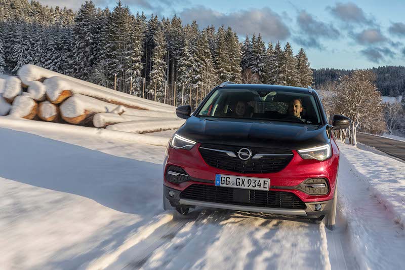 Grandland X Hybrid4, il primo ibrido di Opel Grandland X Hybrid4, il primo ibrido di Opel