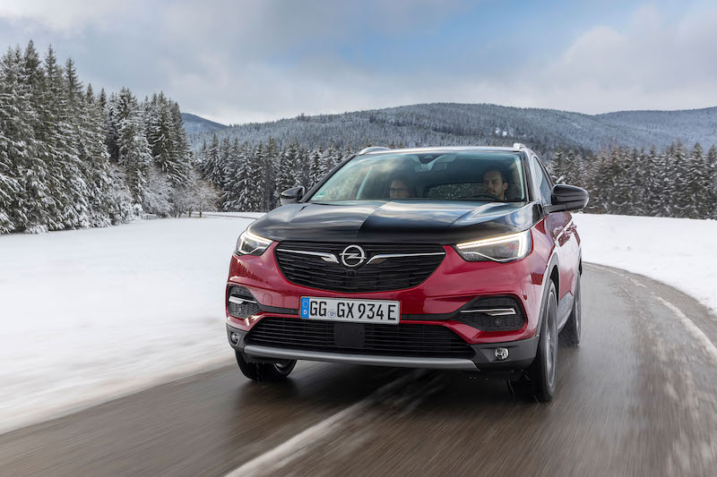 Grandland X Hybrid4, il primo ibrido di Opel Grandland X Hybrid4, il primo ibrido di Opel