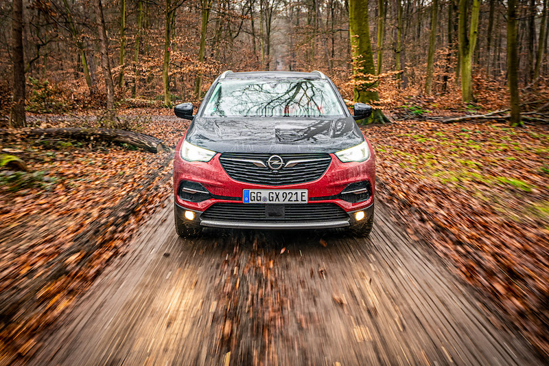 Grandland X Hybrid4, il primo ibrido di Opel Grandland X Hybrid4, il primo ibrido di Opel