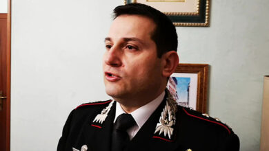 Roma blitz antidroga, preso il pusher a domicilio h24. Ammirava Scarface