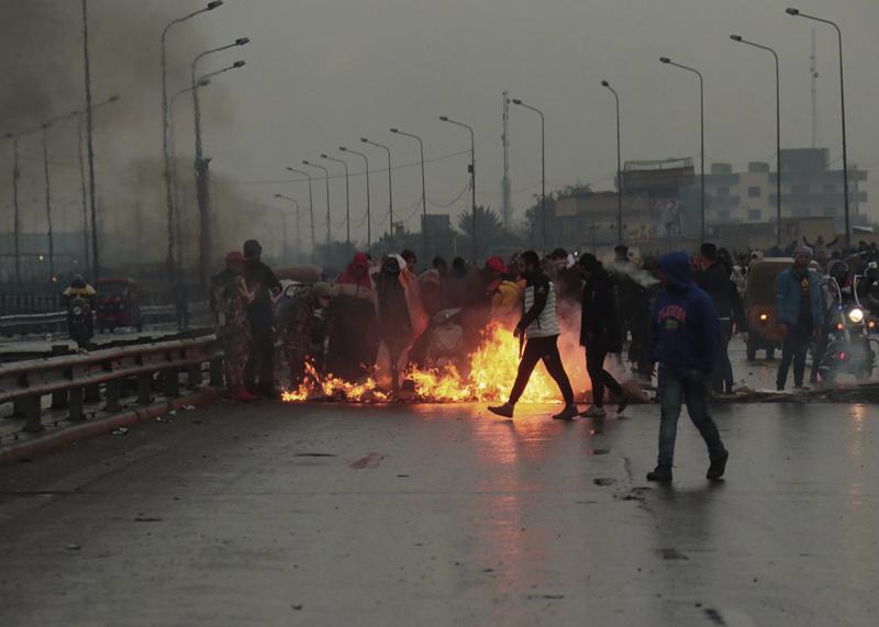 Iraq, il presidente in visita in Italia. Intanto maxi proteste a Baghdad Iraq, il presidente in visita in Italia. Intanto maxi proteste a Baghdad