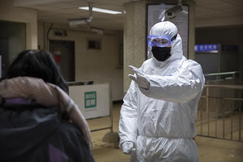 Coronavirus, stop Cina ai tour. Rischio trasmissione da portatori sani. Video Coronavirus, stop Cina ai tour. Rischio trasmissione da portatori sani. Video