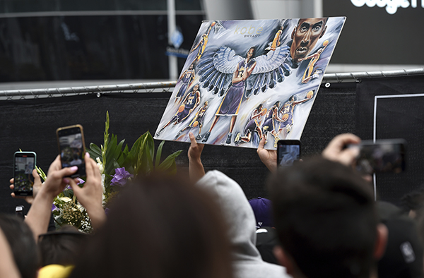 Kobe Bryant, schianto a 300 all’ora. La nebbia causa della morte. Identificate le 9 vittime Kobe Bryant, schianto a 300 all’ora. La nebbia causa della morte. Identificate le 9 vittime
