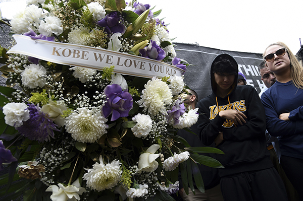Kobe Bryant, schianto a 300 all’ora. La nebbia causa della morte. Identificate le 9 vittime Kobe Bryant, schianto a 300 all’ora. La nebbia causa della morte. Identificate le 9 vittime