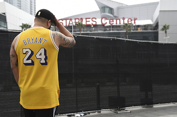 Kobe Bryant, schianto a 300 all’ora. La nebbia causa della morte. Identificate le 9 vittime Kobe Bryant, schianto a 300 all’ora. La nebbia causa della morte. Identificate le 9 vittime
