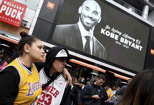 Kobe Bryant, schianto a 300 all’ora. La nebbia causa della morte. Identificate le 9 vittime Kobe Bryant, schianto a 300 all’ora. La nebbia causa della morte. Identificate le 9 vittime