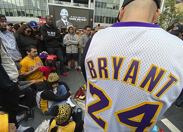 Kobe Bryant, schianto a 300 all’ora. La nebbia causa della morte. Identificate le 9 vittime Kobe Bryant, schianto a 300 all’ora. La nebbia causa della morte. Identificate le 9 vittime