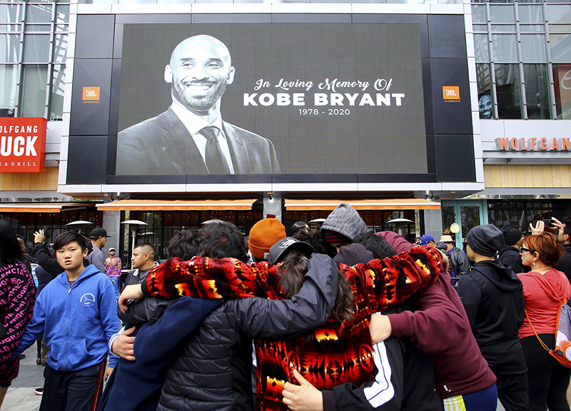 Kobe Bryant, schianto a 300 all’ora. La nebbia causa della morte. Identificate le 9 vittime Kobe Bryant, schianto a 300 all’ora. La nebbia causa della morte. Identificate le 9 vittime
