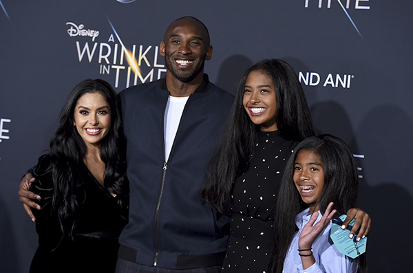 Kobe Bryant, schianto a 300 all’ora. La nebbia causa della morte. Identificate le 9 vittime Kobe Bryant, schianto a 300 all’ora. La nebbia causa della morte. Identificate le 9 vittime