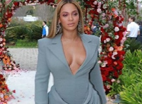 Beyoncé al pre-Grammys Awards con l’abito di uno studente di Ied Milano. FOTO Beyoncé al pre-Grammys Awards con l’abito di uno studente di Ied Milano. FOTO
