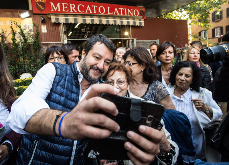 Salvini apre la campagna per Roma: la Lega in piazza contro Raggi e Zingaretti Salvini apre la campagna per Roma: la Lega in piazza contro Raggi e Zingaretti