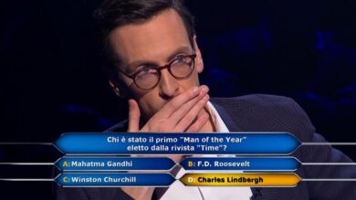 Chi vuol essere milionario? Gerry Scotti legge la domanda da 1 milione di euro