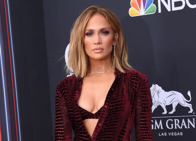Ascolti Tv: Jennifer Lopez “Incinta” si mangia Pupa, Secchione e talk politici