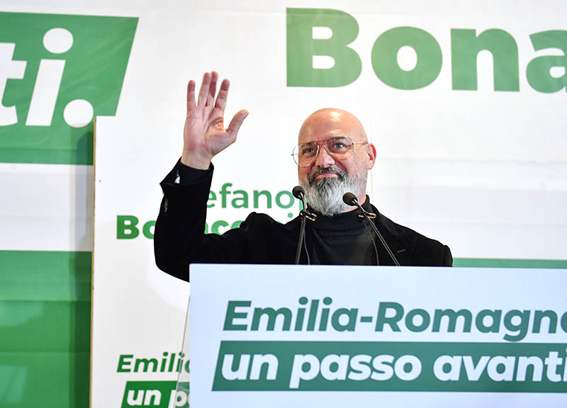 Torna la pace in Emilia Romagna. E ripartono le assunzioni in Regione Torna la pace in Emilia Romagna. E ripartono le assunzioni in Regione
