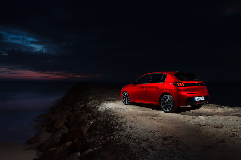 Nuova Peugeot 208 nasce la serie speciale ALLURE NAVI PACK