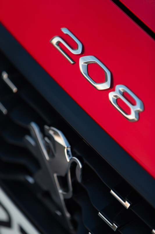 Nuova Peugeot 208 nasce la serie speciale ALLURE NAVI PACK