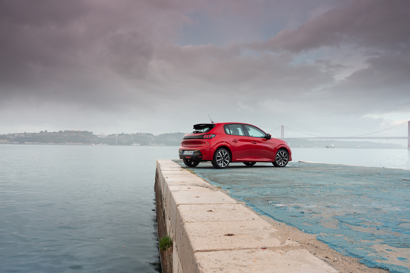 Nuova Peugeot 208 nasce la serie speciale ALLURE NAVI PACK