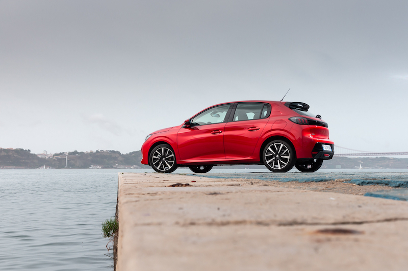 Nuova Peugeot 208 nasce la serie speciale ALLURE NAVI PACK