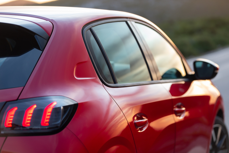 Nuova Peugeot 208 nasce la serie speciale ALLURE NAVI PACK