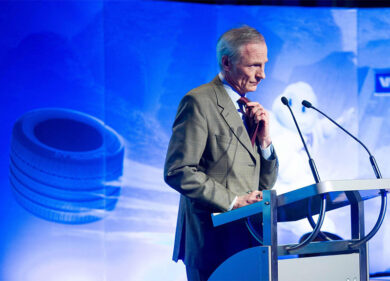 Nissan-Renault, Senard chiude alla revisione azionaria dell’alleanza