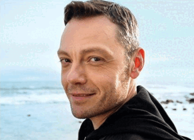 Sanremo, compenso Tiziano Ferro in beneficenza. Anzaldi: Esempio di altruismo