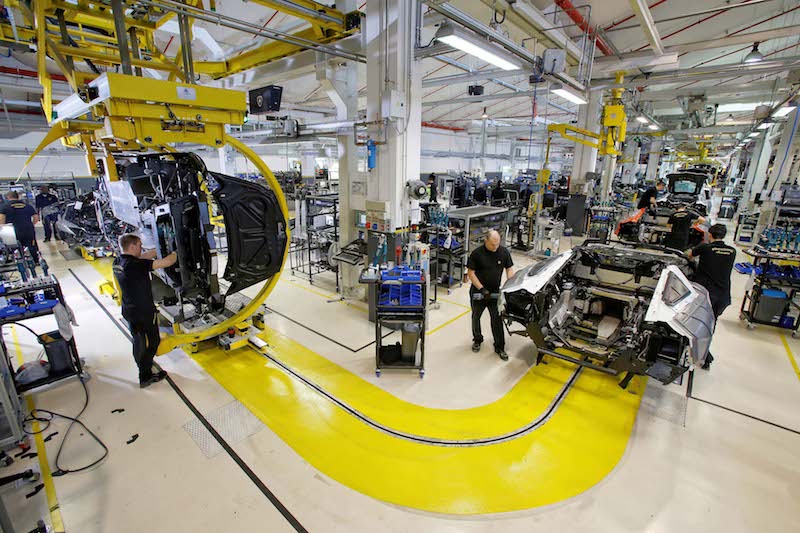 Auto, frena il mercato: a gennaio immatricolazioni in calo del 5,9% Auto, frena il mercato: a gennaio immatricolazioni in calo del 5,9%
