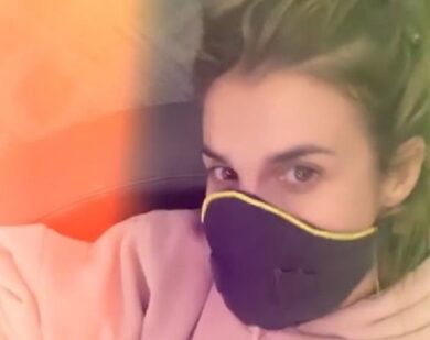 Elisabetta Canalis: paura Coronavirus, ma l’occhio cade sul selfie bollente