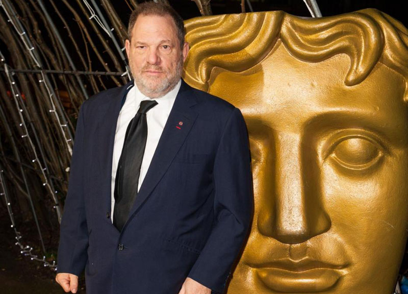 Weinstein, la teste scoppia a piangere durante il processo: rinviata l’udienza Weinstein, la teste scoppia a piangere durante il processo: rinviata l’udienza