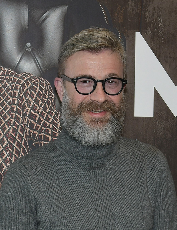 Marco Masini festeggia sul palco di Sanremo