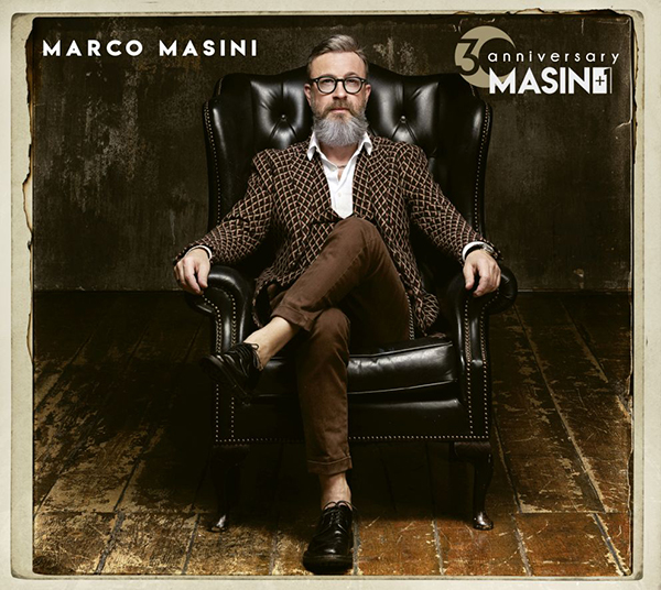 Marco Masini festeggia sul palco di Sanremo