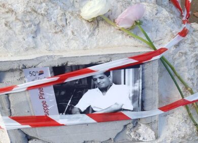 Calabresi: “Un fiore sulla lapide per Pino Pinelli”. FOTO