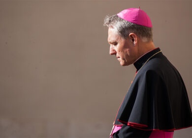 Vaticano, la stampa tedesca: “Il Papa ha congedato padre Georg Gaenswein”